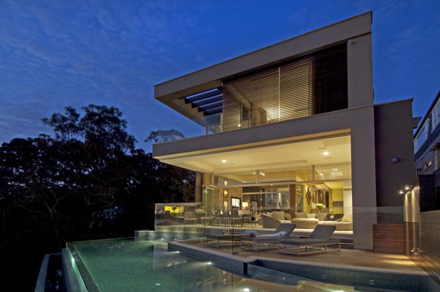 Modern-Waterfront-House-Design-by-Bruce-Stafford-Architects-700x464.jpg