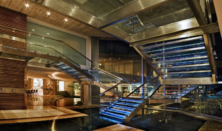 Glass-Staircase-Design-at-Impressive-Glass-House-in-Johannesburg-South-Africa-700x413.jpg