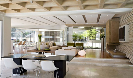 Living-Room-and-Dining-Interior-at-Impressive-Glass-House-in-Johannesburg-South-Africa-700x413.jpg