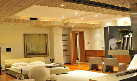 Luxury-Bedroom-Design-at-Impressive-Glass-House-in-Johannesburg-South-Africa-700x413.jpg