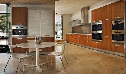 Modern-Kitchen-Interior-at-Impressive-Glass-House-in-Johannesburg-South-Africa-700x413.jpg