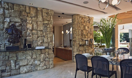 Stone-Wall-Ideas-at-Impressive-Glass-House-in-Johannesburg-South-Africa-700x413.jpg