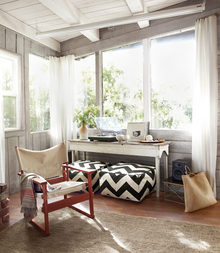 printed-poufs-sunroom-thrifty-california-cabin-0512-xln.jpg