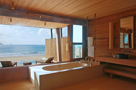 Deluxe_Ocean_View_Bathroom.jpg