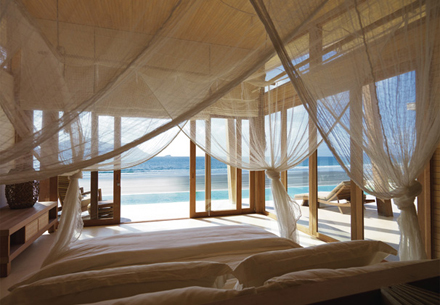bedroom_interior_with_beach_view_L.jpg