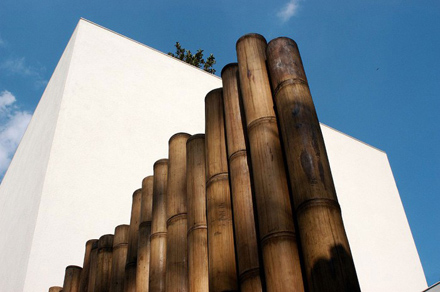 Exterior-with-Bamboo-Ideas-at-Natural-Contemporary-Home-Design-Casa-dAgua-in-São-Paulo-Brazil-700x465.jpg
