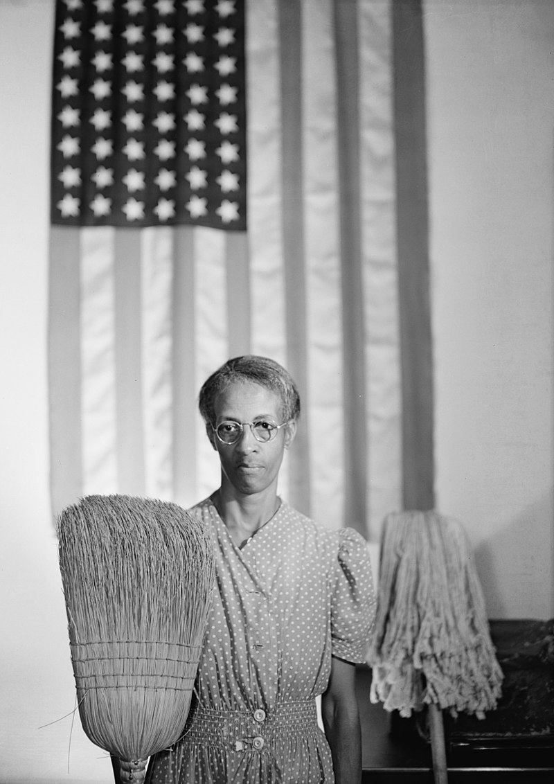 800px-gordon_parks_american_gothic.jpg