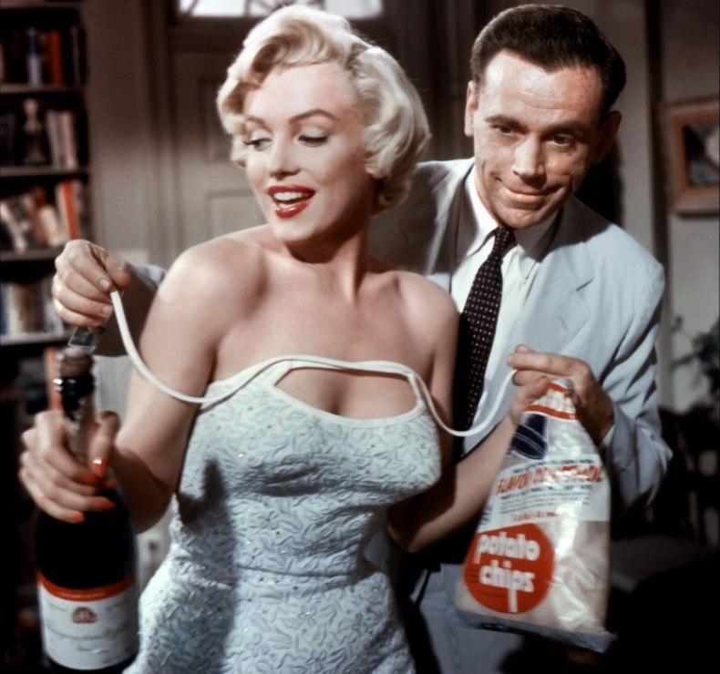 marilyn-monroe-champagne1.jpg