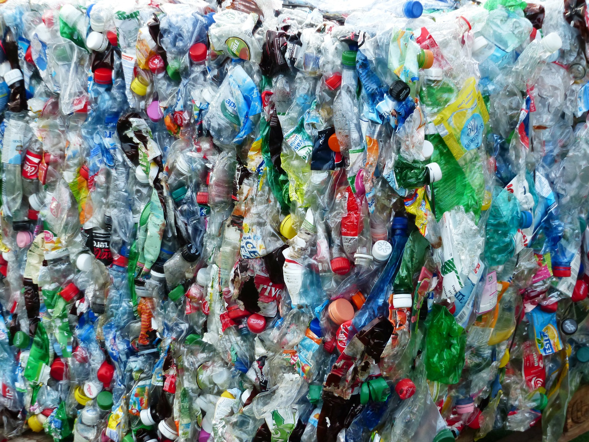 plastic-bottles-115082_1920.jpg