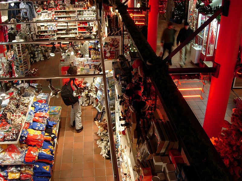 800px-shopping_at_santa_claus_village.jpg