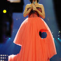 Katy Perry egérrágta* ruhája.