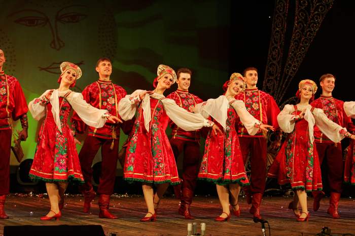 folklore-show-at-nikolaevsky-palace-st_-petersburg-russia.jpg