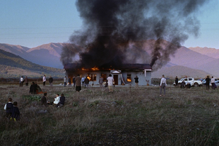 Molotov-koktélokkal gyújtották fel a királyságtermet!