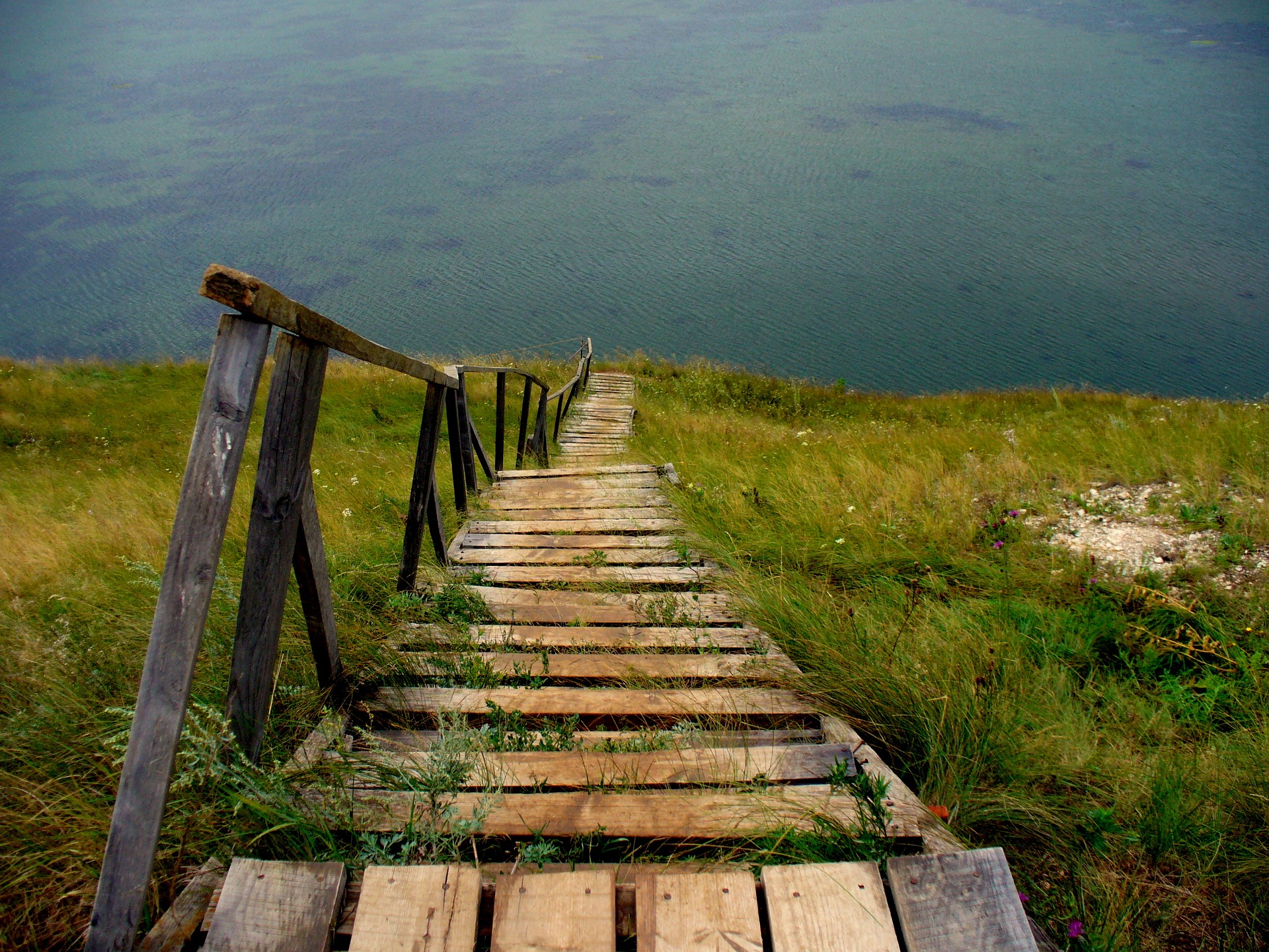 lake-2679191_1920.jpg