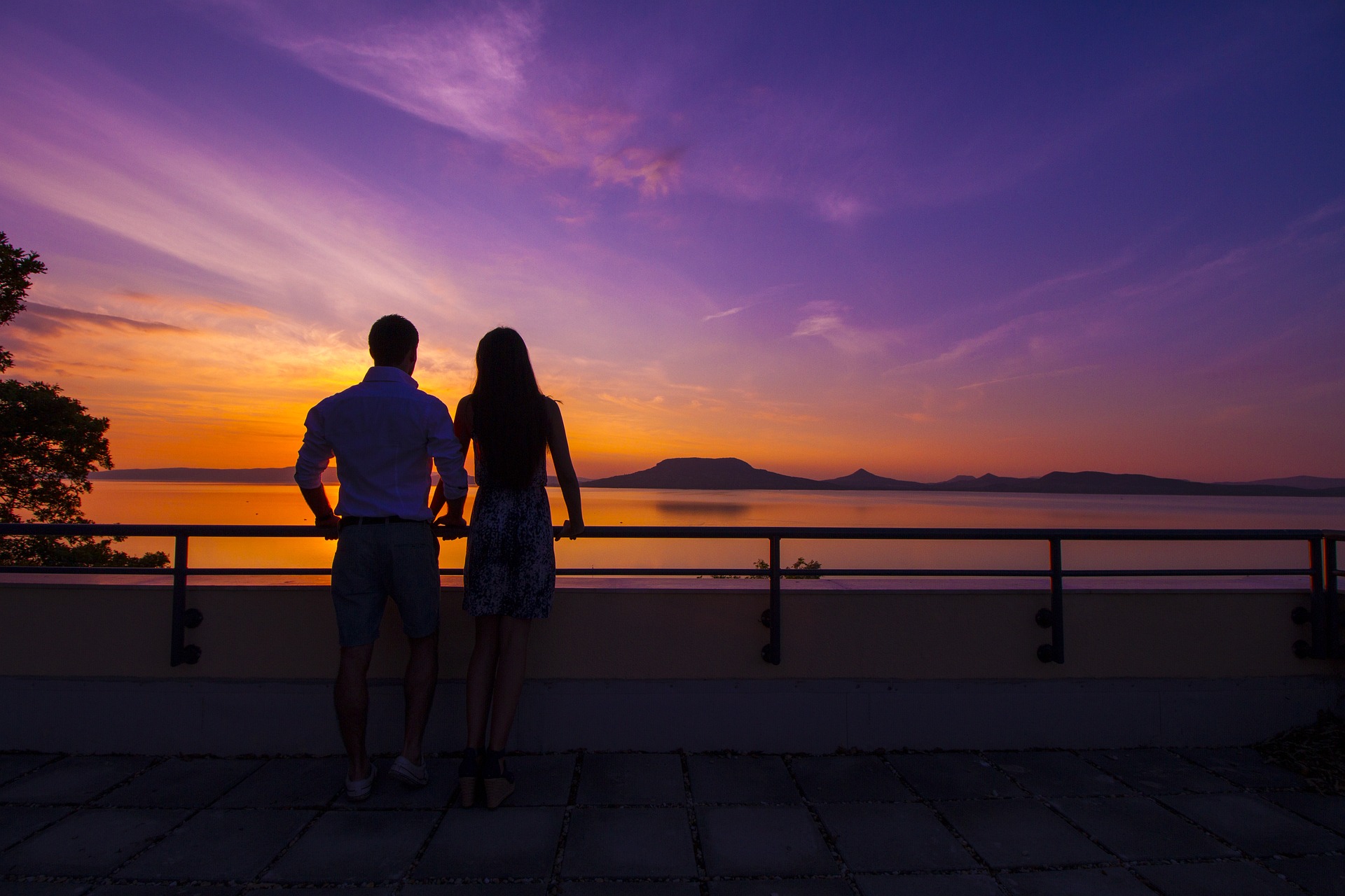 sunset-3047278_1920.jpg
