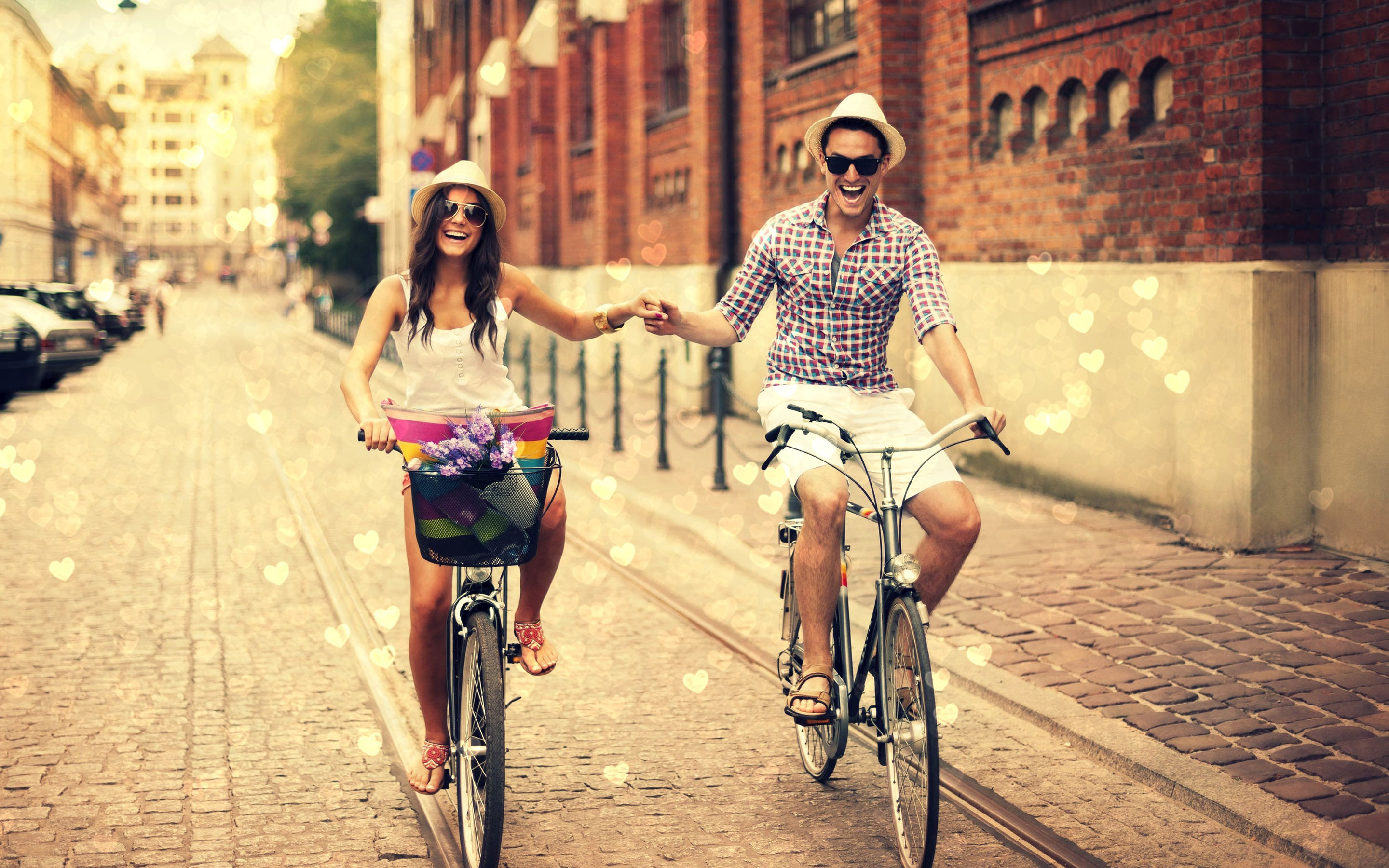 happy_couple_cycling.jpg