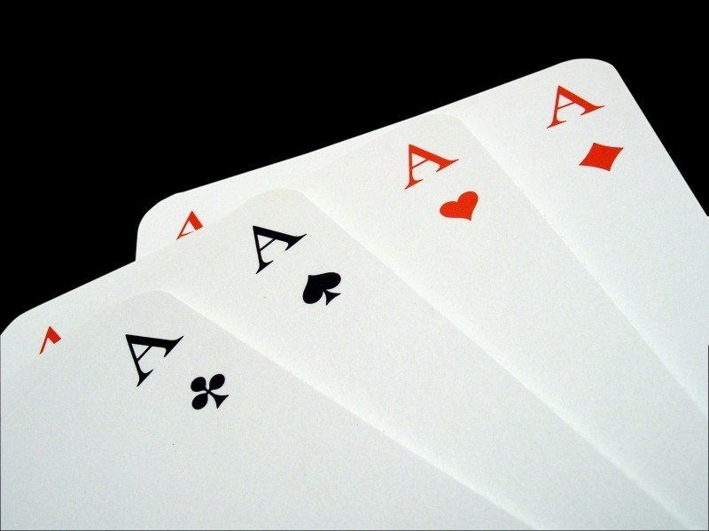 aces-poker-gambling-playing-cards-play-trumpf.jpg