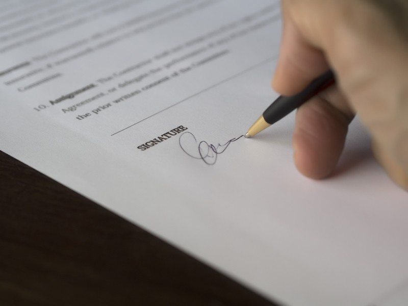business-signature-contract-document-deal-1_1.jpg