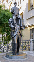 rsz_220px-kafka_statue_prague.jpg