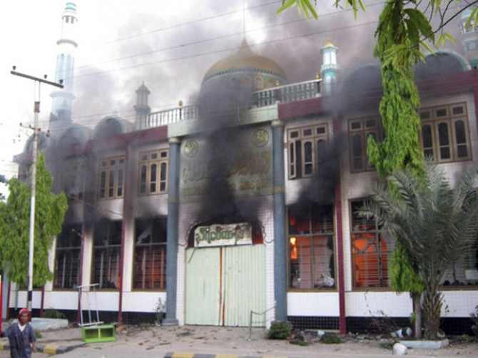 muslims-vanish-as-buddhist-attacks-escalate-in-myanmar-1364663753-3158.jpg