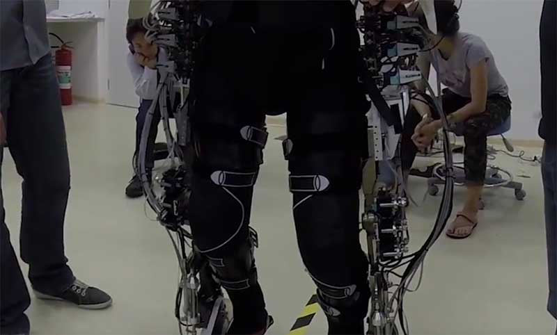 paraplegics-exoskeleton-vr.jpg