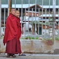 Bhután buddhista szerzeteseit fiúk molesztálásával vádolják