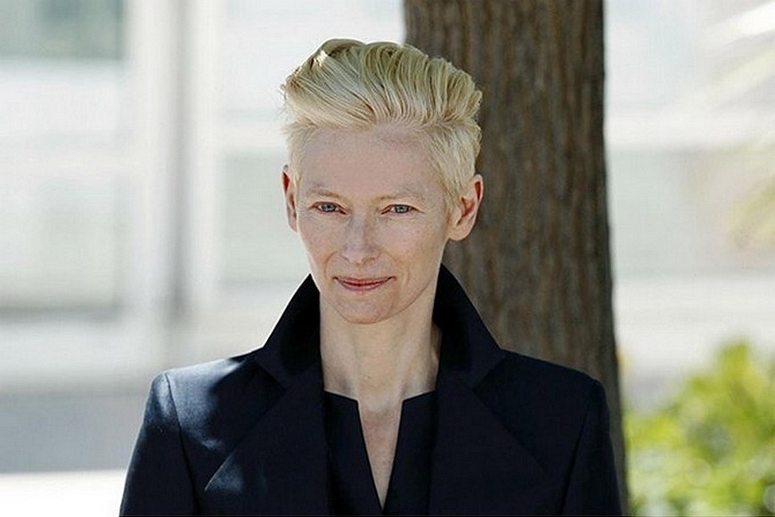 fiu_vagy_lany_mindketto_tilda_swinton_4_www_dnsmagazin_blog_hu.jpg