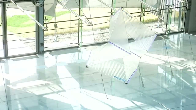 Önmagából kifordulva repül a robot
