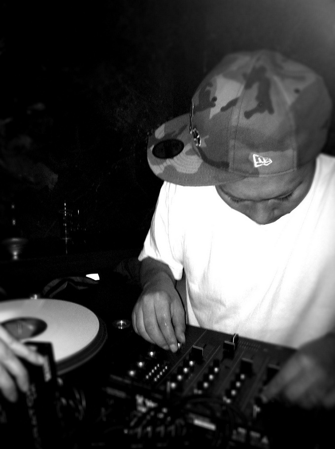 DJ.jpg