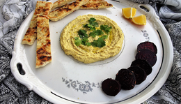 Hummus-maneesh-za'atar és a célegyenes