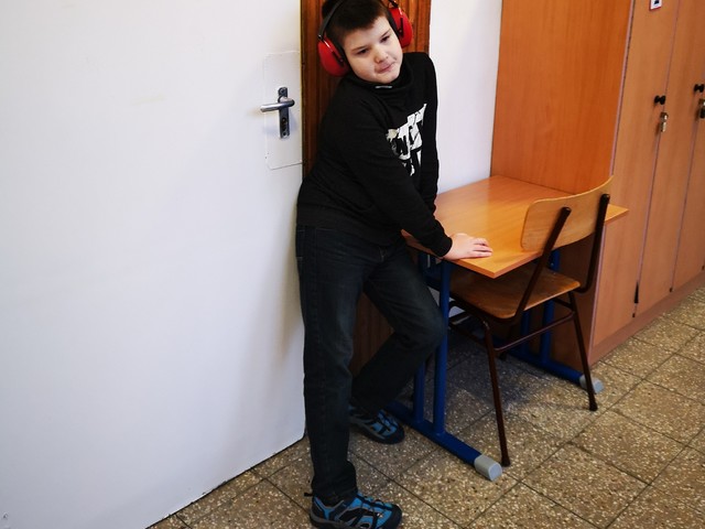 Egy asztal,egy szék.. (Levente)