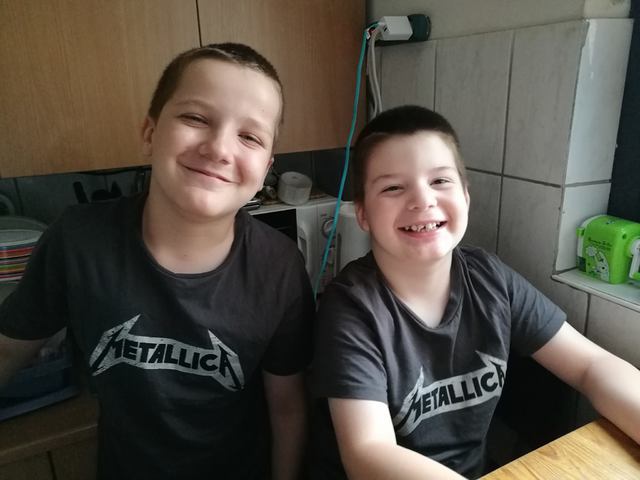 Rólunk post.