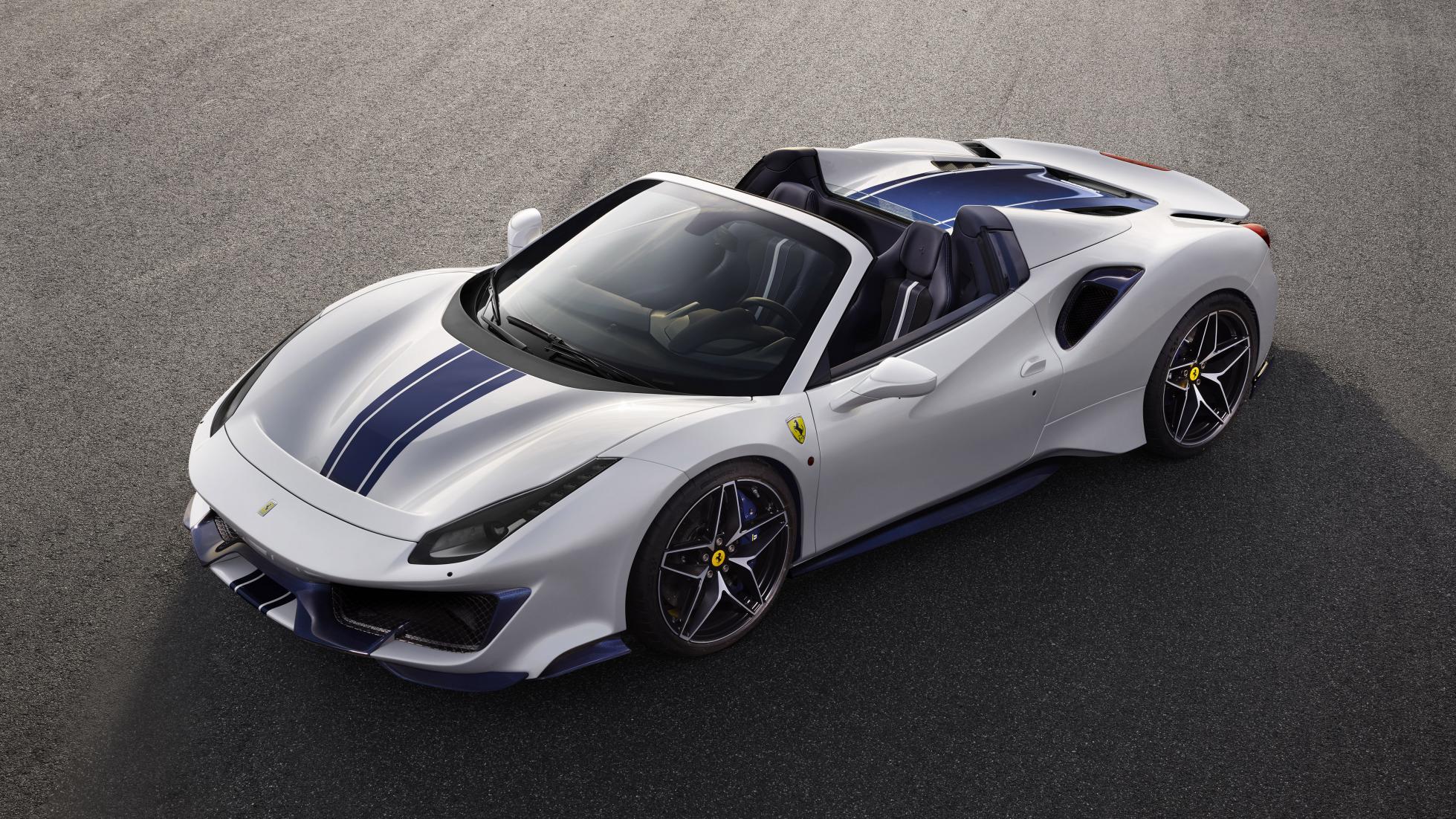 1_ferrari_pista_spider_front_3-4.jpg