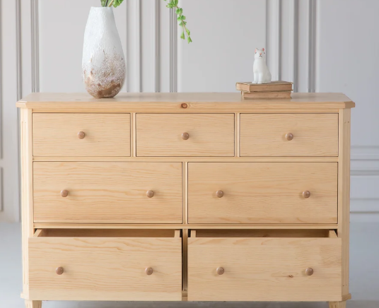 Hogyan Kezeljük és Ápoljuk a Fenyő Bútorokat? Hasznos Tippek a Fenyobutor24.hu Blogról