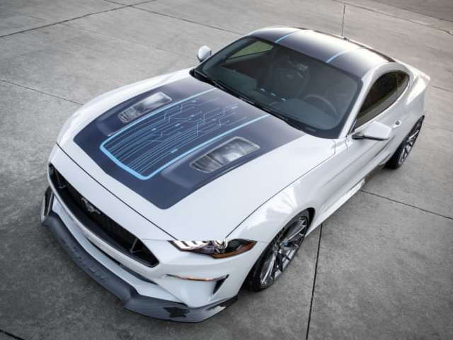 A Webasto és a Ford közös fejlesztésű Mustang ’Lithium’ akkumulátoros elektromos gép a holnap izomautóit vetíti a SEMA látogatói elé