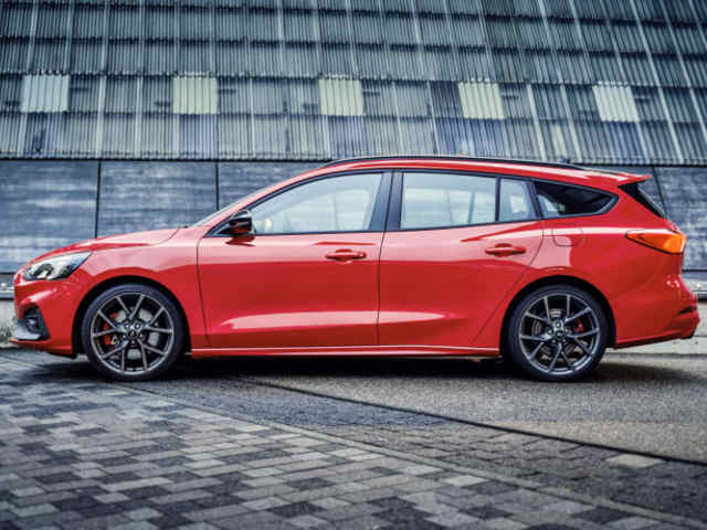 Kombi karosszériával debütál a vadonatúj Ford Focus ST