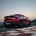 Ledől egy újabb dominó: itt az elektromos Macan GTS!