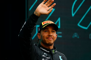 Felkavarta az állóvizet a Ferrarihoz aláíró Hamilton