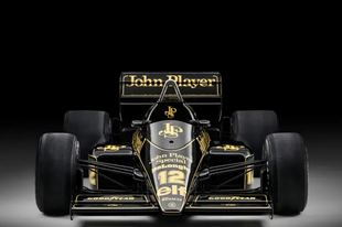 Eladó az utolsó klasszikus, fekete-arany színű Lotus