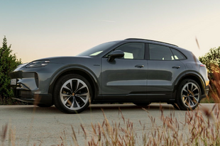 Villanyra vált, de nem szakít a benzinnel a Cayenne