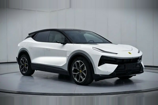 Benzinmotor kerül a magyar nevű, elektromos Lotusba