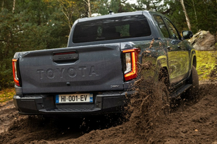 Hilux BEV: villany a platón, dísz nélkül