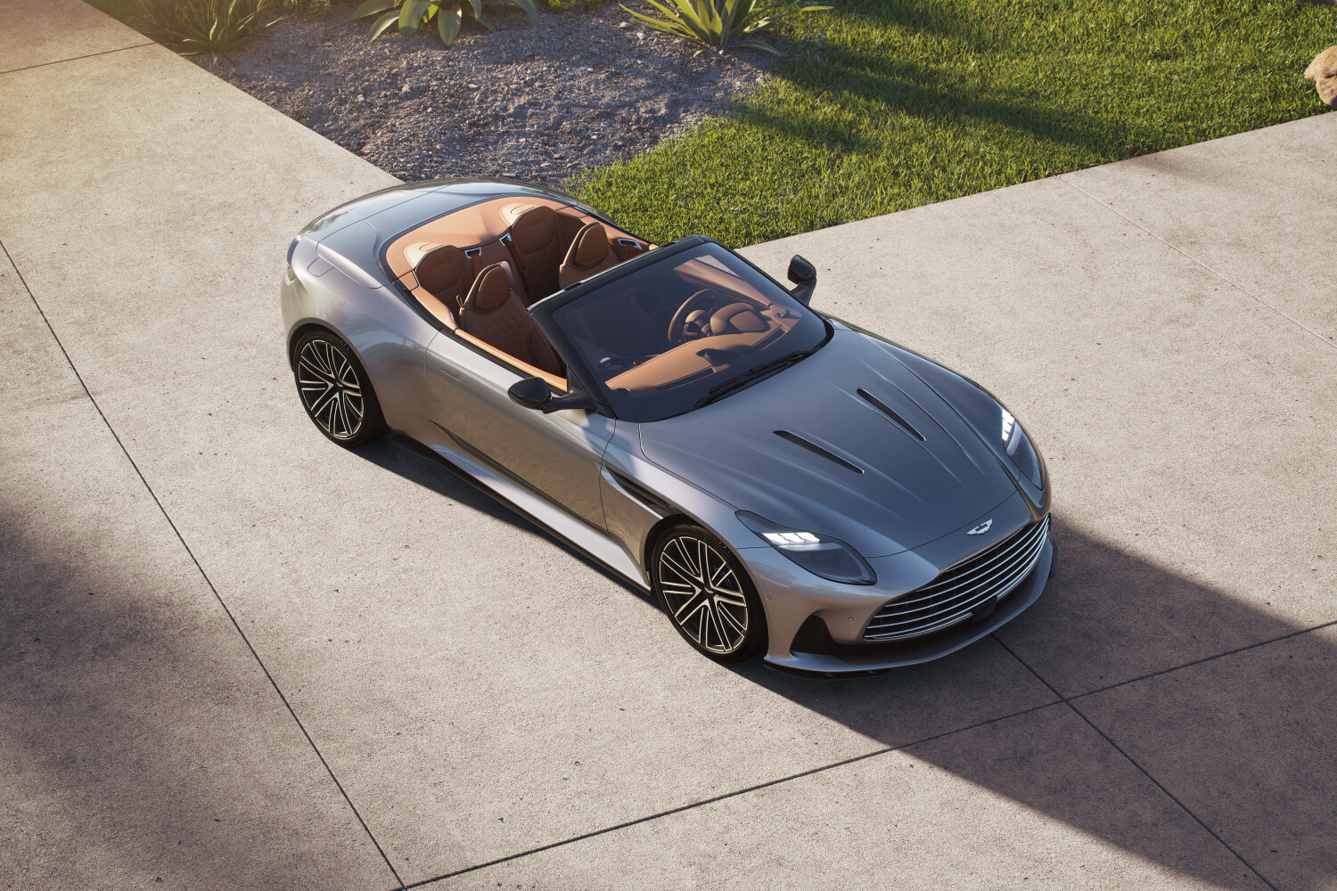 aston_martin_db12_volante_2.jpg