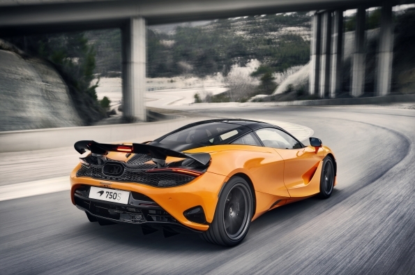 mclaren_750s_1.jpg