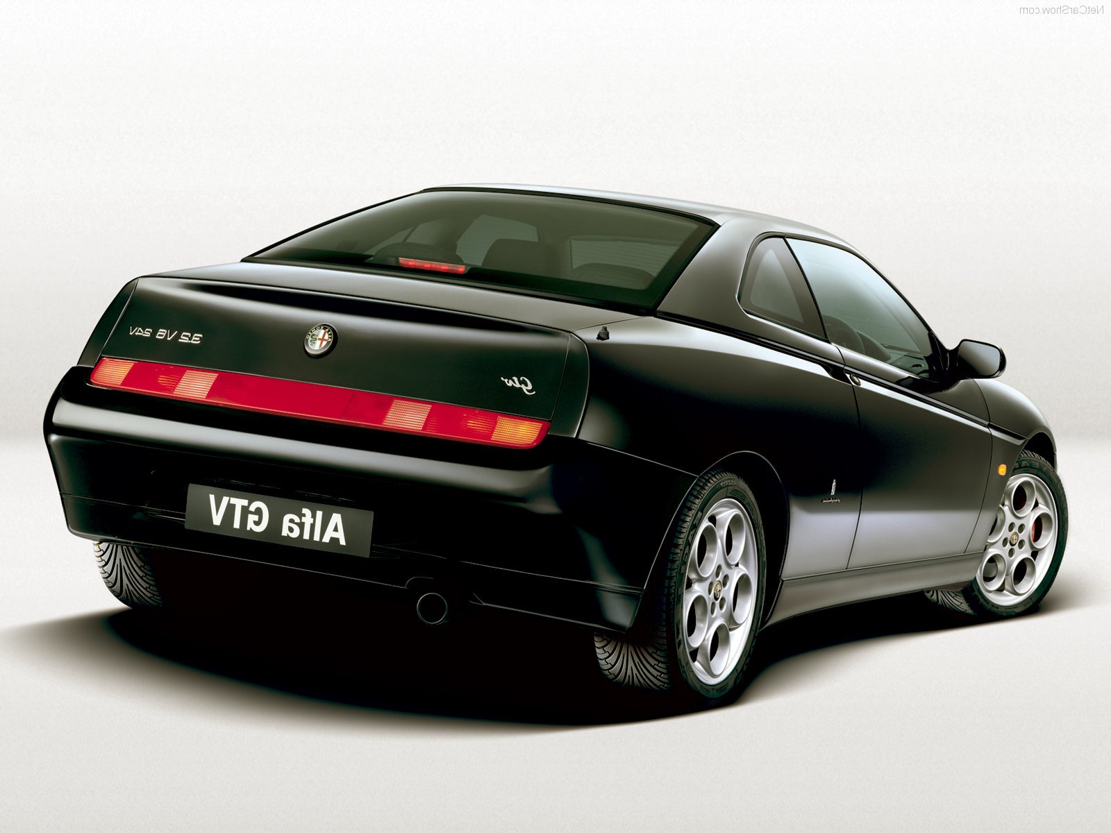 Alfa_Romeo-GTV_2003_Wallpaper1.jpg
