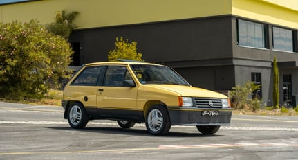 Az 1980-as évek szellemének újraértelmezése az Opel Corsa SR-rel