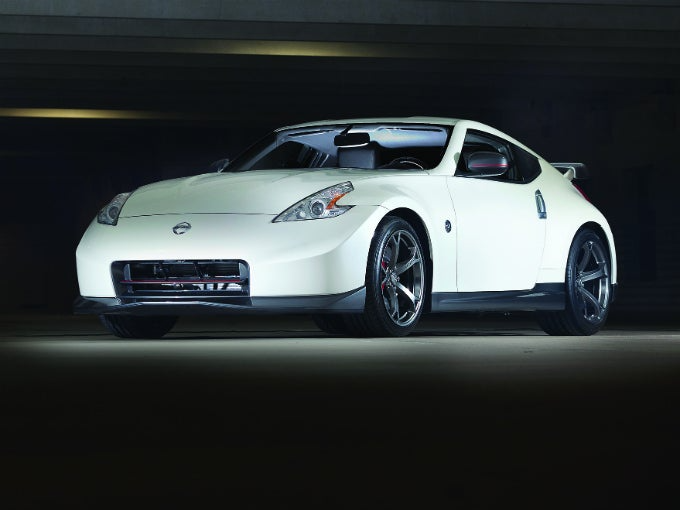 nissan_370z_ugyanaz_a_sziv_uj_mosollyal.png