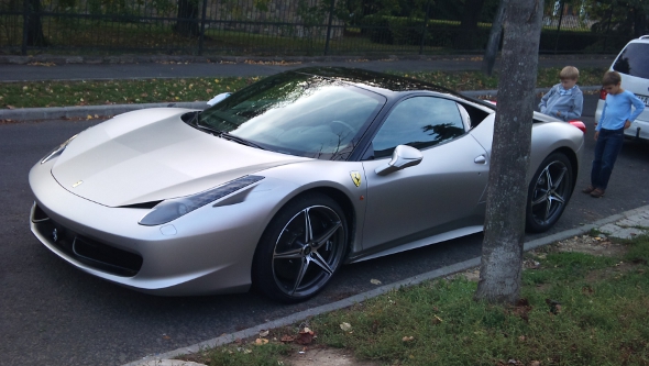 Ferrari_458_Italia_2.jpg