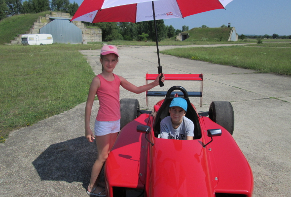 grid-girl.jpg