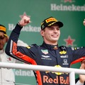 Őrült versenyen nyert Verstappen, Pierre Gasly dobogón a Toro-Rossóval, Sainz dobogón a McLarennel